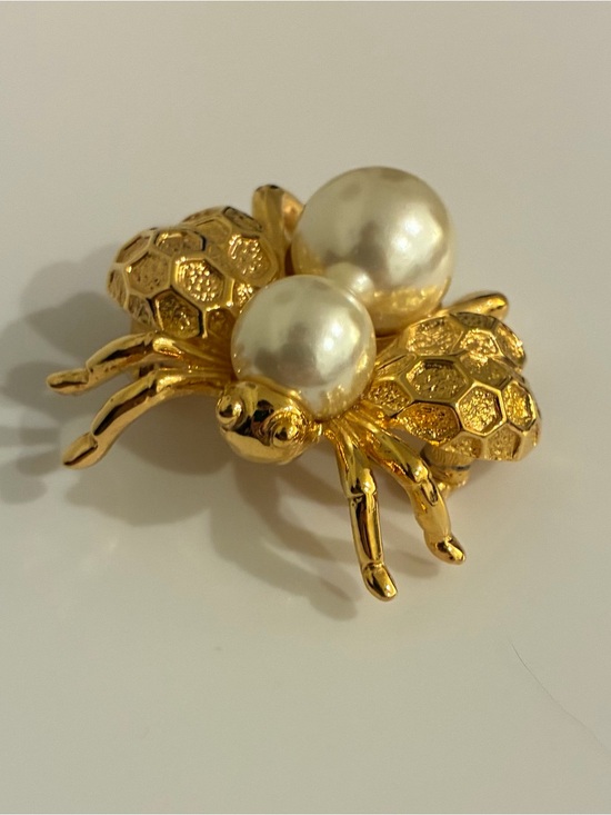 Napier Jewelry - Vintage Napier Gold Tone Faux Pearl Bee Brooch - Honeycomb Wing Insect Pin
